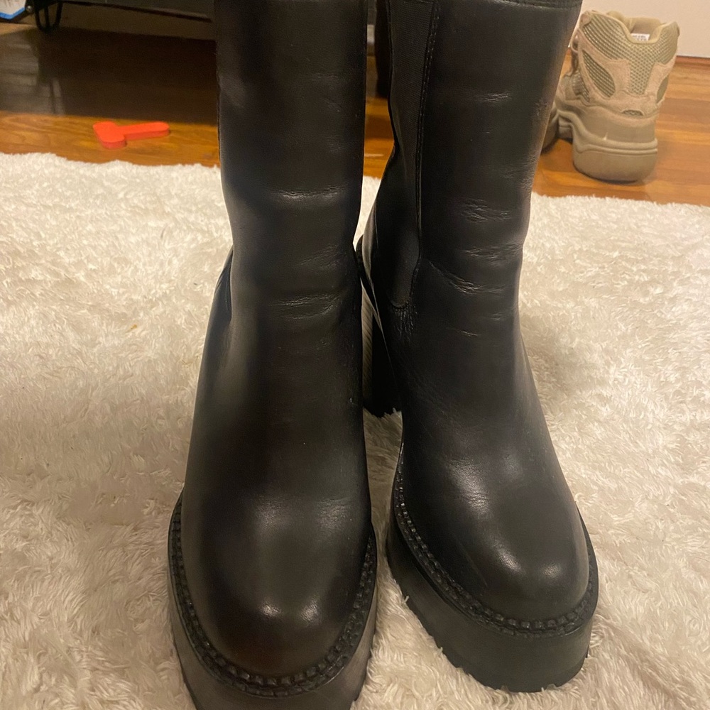 Steve Madden Stella. Boot